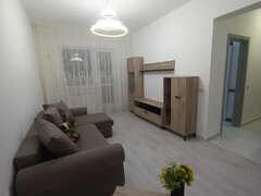 Militari, Weiner Palada, Prima inchiriere